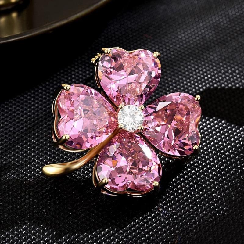 Four-leaf Clover Brooch with A Light Luxury Design, Crystal Corsage, and Elegant Anti-glare Brooch