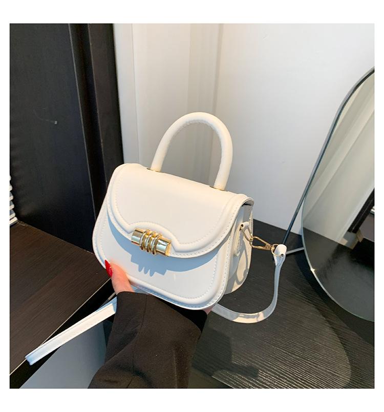 

Маленькая красная сумка премиум-текстуры женская 2024 новая популярная универсальная сумка-мессенджер модная популярная портативная сумка-седло белый