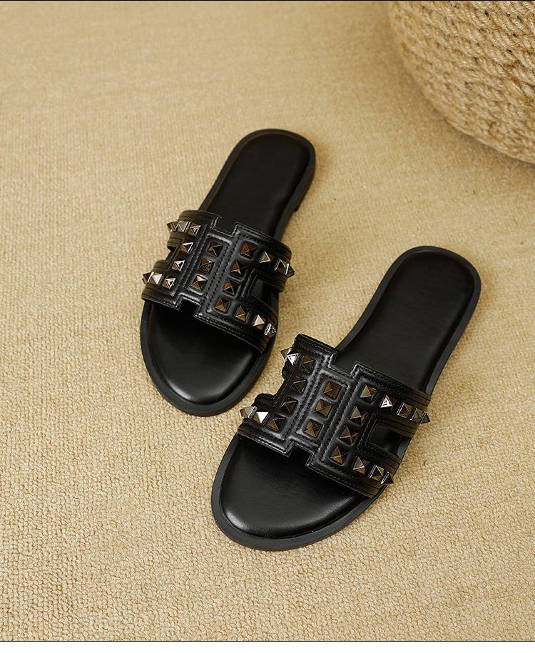Chic Women's Rivet Slippers: 2025 Summer Fashion, Flat Bottom, Stylish Single Strap for Outdoors & Beach