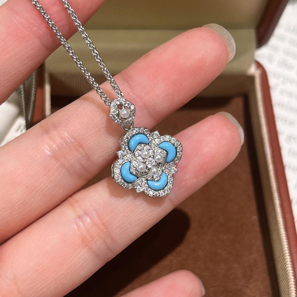 Leichter Luxus Retro Hofstil Perlmutt Vierblättriges Kleeblatt Blume Halskette Ohrstecker High-End Schmuckset