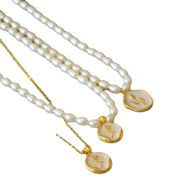 French Elegant Pearlescent White Enamel Vintage Rose Gold Coin Pendant Freshwater Pearl Short Necklace Clavicle Chain