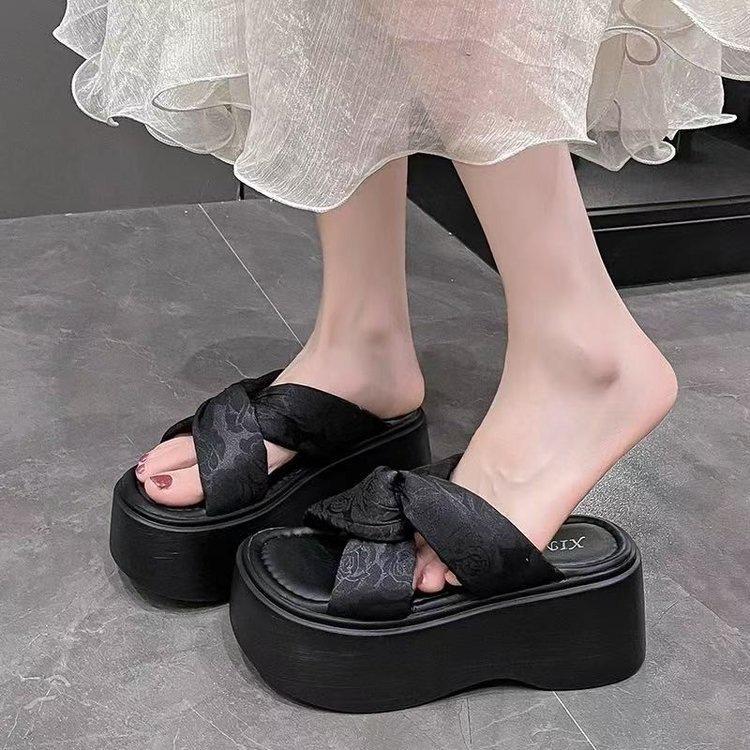 Thick-soled Women's Summer Height Increase 2025 New Fashion Skirt Beach Shoes Muffin Small Light Summer Women's Slippers