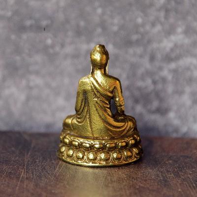 Figura de Buda sentado de latón vintage, pequeña estatua de Sakyamuni para coleccionar, viajar, adorar, decoración antigua para el hogar y el escritorio.