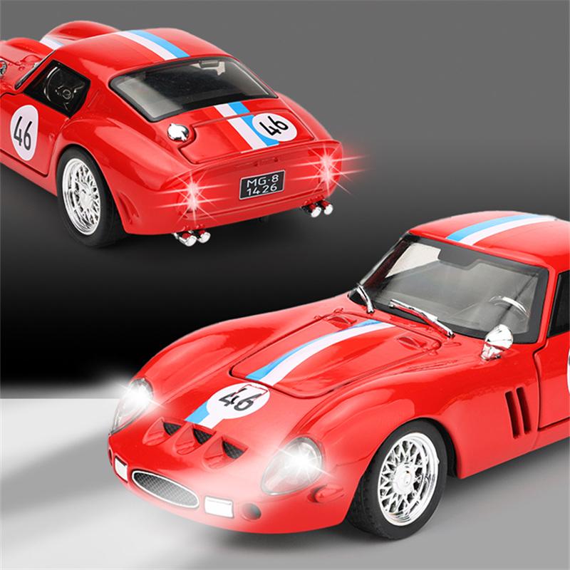 1:32 250 GTO Alloy Sports Car Model Diecasts Metal Track Racing Car Vehicles Model Simulation Sound and Light Childrens Toy Gift