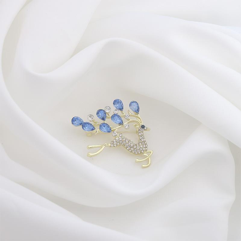 Pearl Elk Brooch Cute Christmas Atmosphere Fashion Suit Anti-light Button Versatile Sweater Jacket Pin Brooch