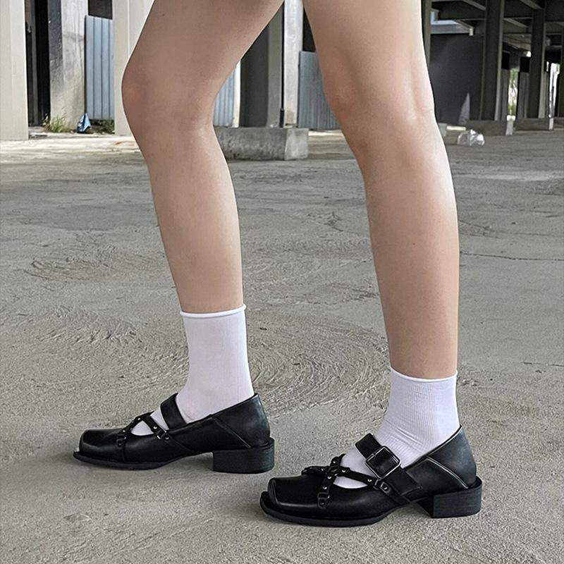 

Leather French retro Mary Jane shoes women s thick heel small leather shoes with rivets square head single shoes 40 чёрный