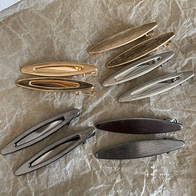 2pcs Metal Bangs Broken Hair One Word Duck Bill Shape Side Makeup Small Female Hairpin Hollow Gold and Silver Clip