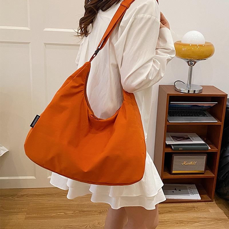 Niche Design High End Trend Trend Fashionable Lazy Style Shoulder Bag Versatile Casual Dumpling Crossbody Bag