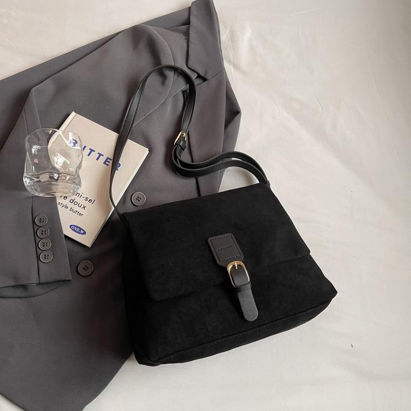 Winter retro niche design bag women's 2025 new fashion personalized commuter bag shoulder crossbody small square bag