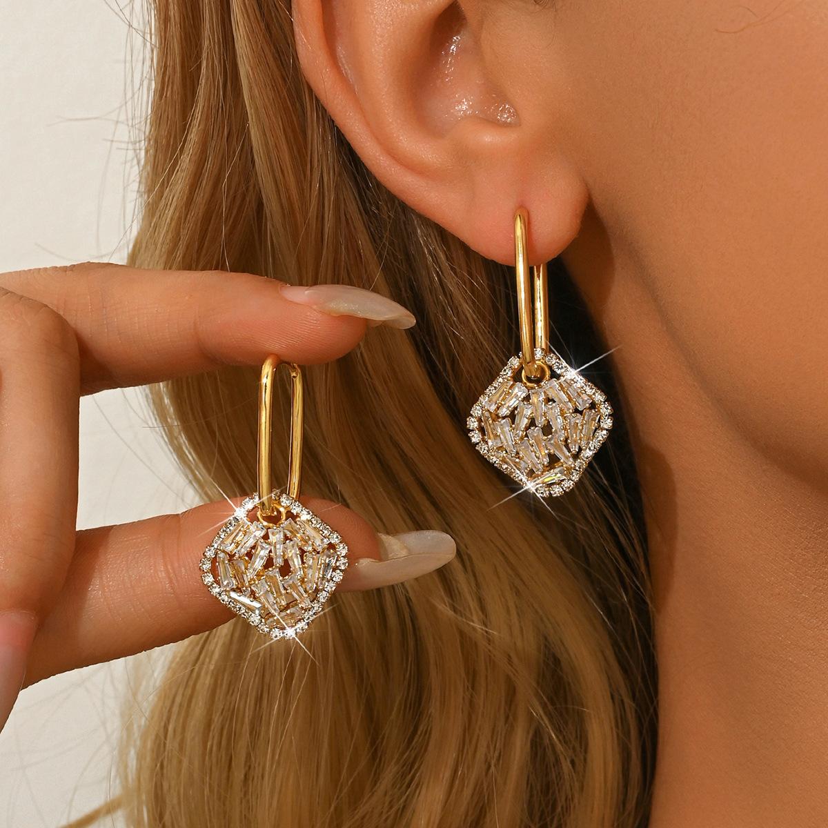 

Fresh And Sweet, Small Fragrant Wind Earrings, Stud Earrings, Light Luxury, High-End Earrings, Temperament Earrings, Female Pendant.