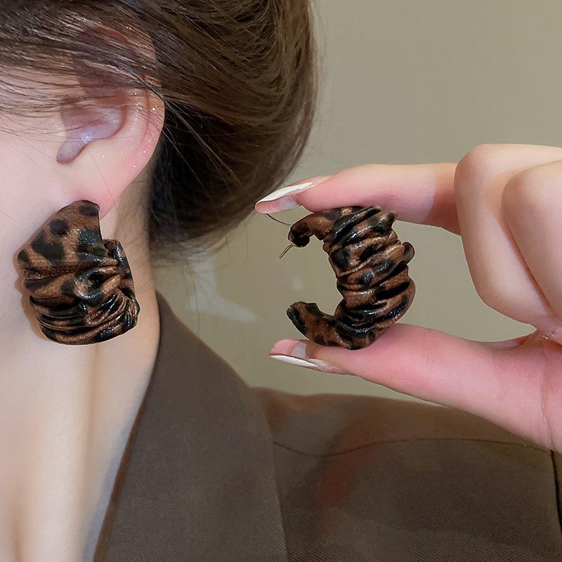 

Серьги-гвоздики из серебряной иглы, из смолы и искусственной кожи с леопардовым принтом, геометрические, круглые, в виде цветка, осенне-зимние, нишевые, высокого класса, женские