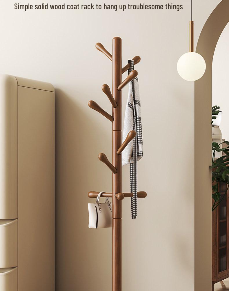 Samostatně stojící věšák na kabáty a oblečení z masivního dřeva s úložným sáčkem