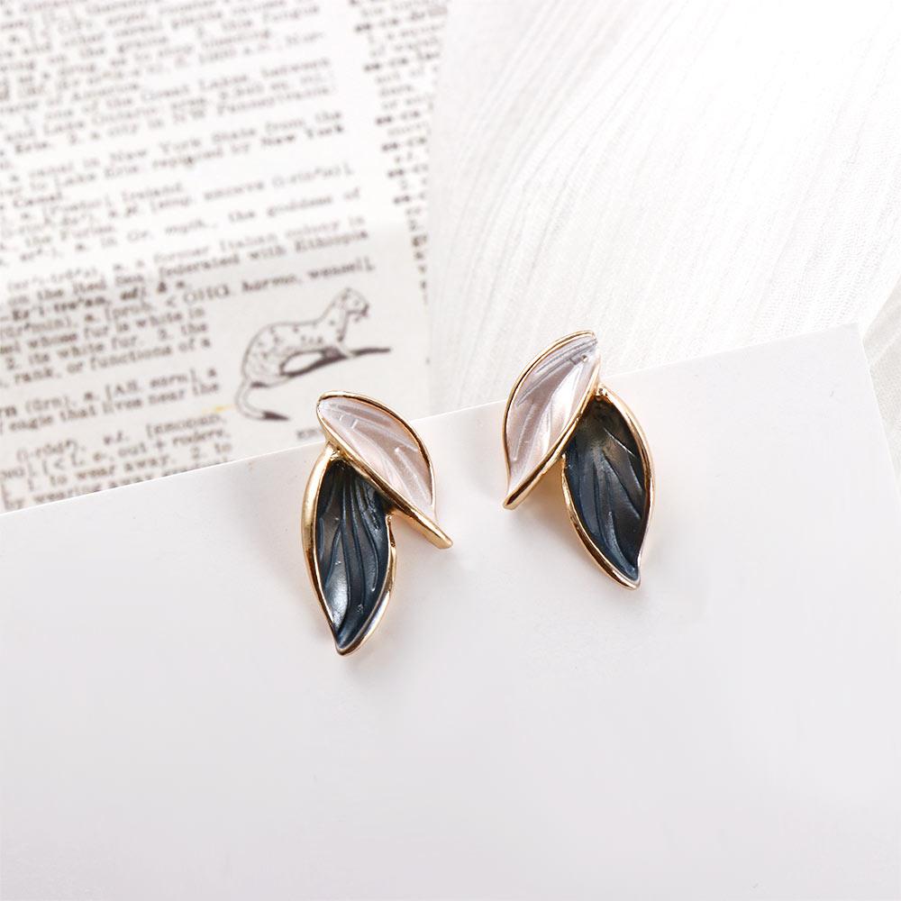 

Creativity Women Korean Girls Zinc Zinc Alloy Fashion Jewelry Contrast Color Leaf Earrings Stud Earrings