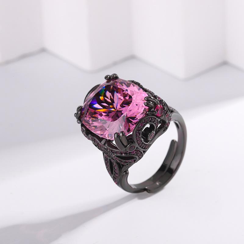 

Ювелирные изделия Медное основание Позолоченное Имитация цвета Драгоценный корунд Черное золото Персонализированное кольцо Женское 14 * 16