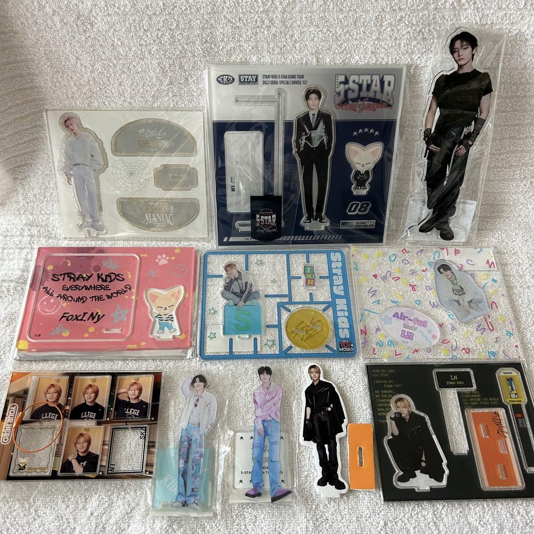 

[USED] Stray Kids Ien Acrylic Stand and 11 other items bundled together