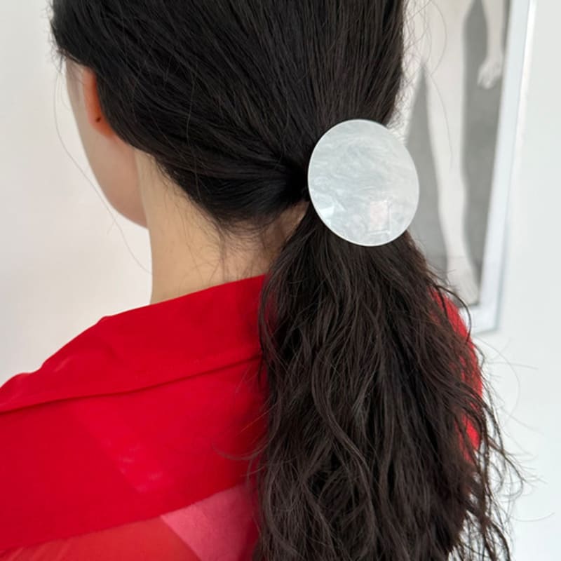 Geegee Moon Acrylic Hair Strap (white)