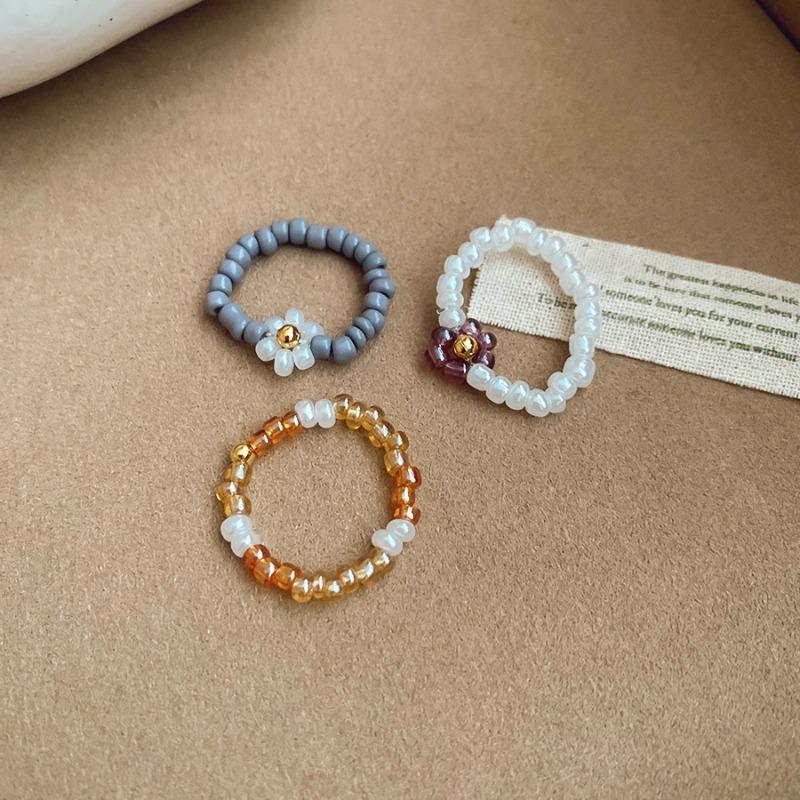Kleiner frischer Reisperlen Perlenblumen Elastischer Ring Eleganter Mode-Temperament Zeigefingerring Leichter Luxus Hochwertiger Schmuck Damen