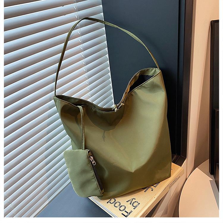 Korean version of Dongdaemun simple nylon large-capacity cloth bag 2025 new lazy style casual versatile shoulder tote bag