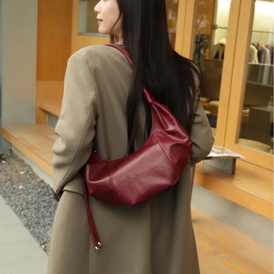 Crossbody Taška Rohová Kůže Originální Designový Smysl Taška přes Rameno Taška pod Paži Taška pro Dojíždějící Ženu