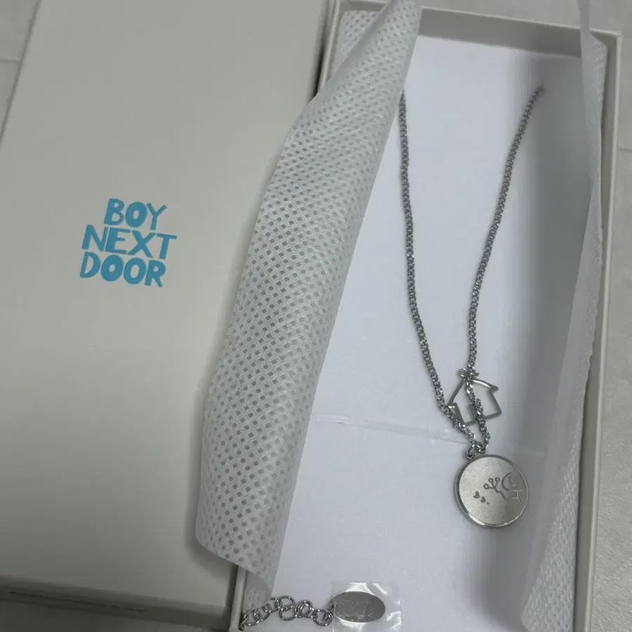 

BOYNEXTDOOR Ожерелье в честь первой годовщины Leehan