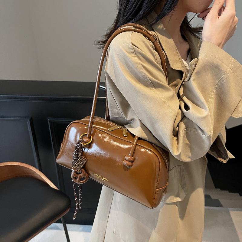 

Нишевый дизайн средневековая сумка подмышку сумка на плечо женская высококлассная сумка из мягкой кожи большая вместимость сумка-боулинг женская 29*10*15