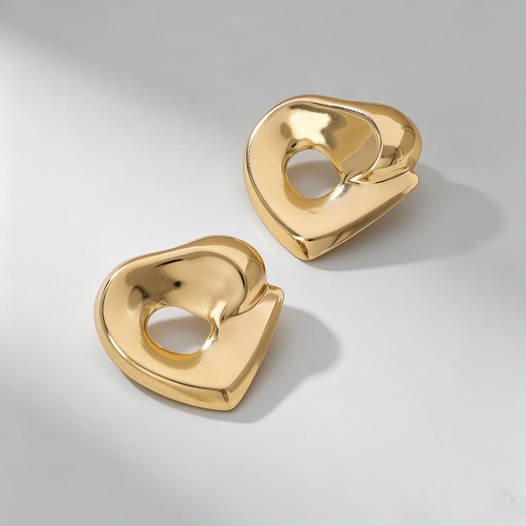 Wind Metal Love Earrings Women's Light Luxury High-end Hollow Stud Earrings Niche Design Exaggerated Earrings