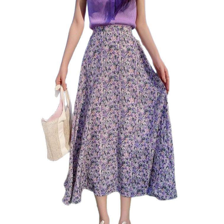 Lilla sommerkjole med blomstermønster i Hepburn-stil for petite kvinner