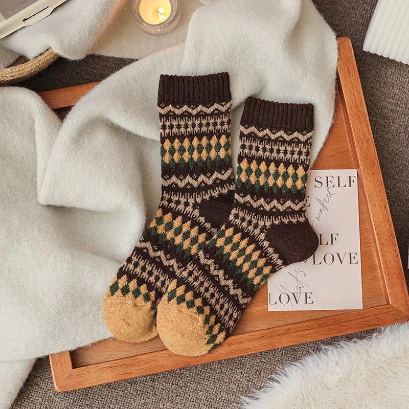 Winter and Autumn Vintage Thick and Warm Wool Socks for Children, Featuring Fel Island Wave and Diamond Pattern in Ethnic Style, Mid-calf Length Socks