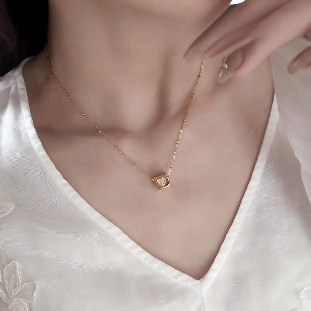 Golden Love Sugar Cube Necklace Female Fragrance Grandma Collarbone Chain Light Luxury Three-Dimensional Change Machine Necklace Direct Sales