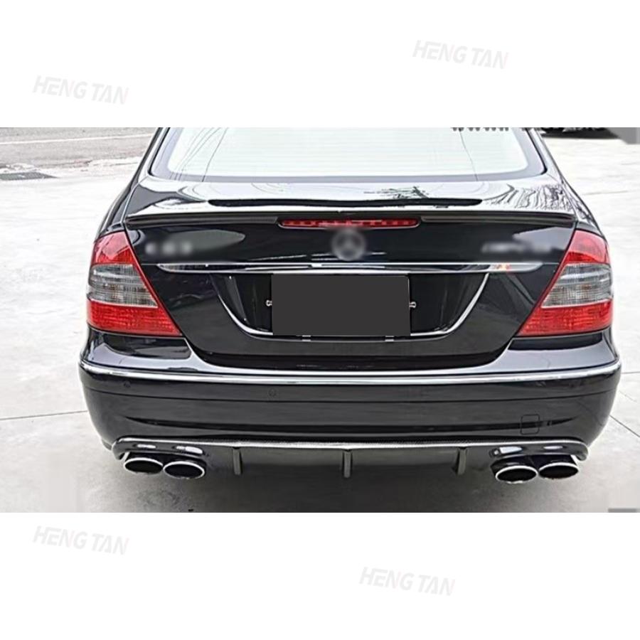 Pour Mercedes Benz Classe E W211 E55 E63 AMG Berline 4 portes 2002-2006 Fibre de Carbone Voiture Lèvre de Pare-chocs Arrière Diffuseur Spoiler Kit Carrosserie