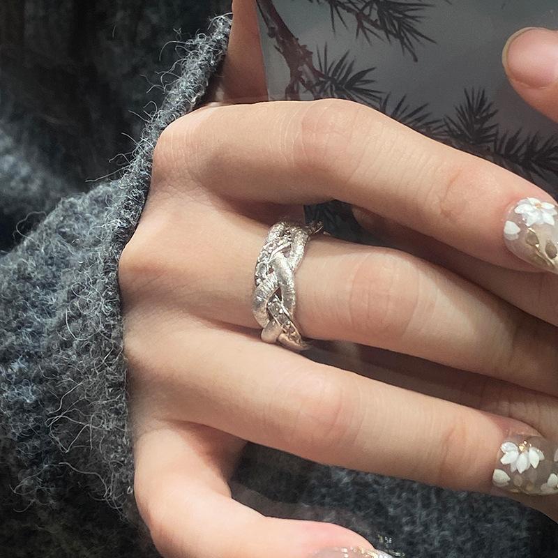 

Циркон полый кружевной открытый перстень темпераментный универсальный с высоким чувством перстень на указательный палец легкая роскошь мода нишевые украшения