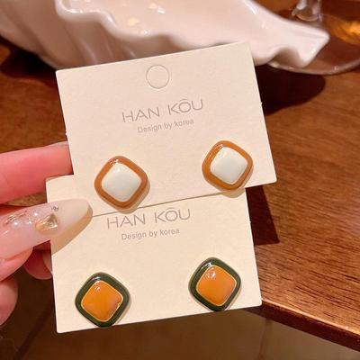 Retro Geometric Contrast Color Square Earrings for Women - Light Luxury High-End Hong Kong Style