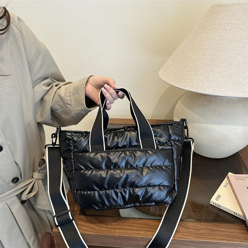 

Autumn and winter plush versatile casual large-capacity tote bag women s fashion personalized versatile cotton clothing bag messenger bag чёрный