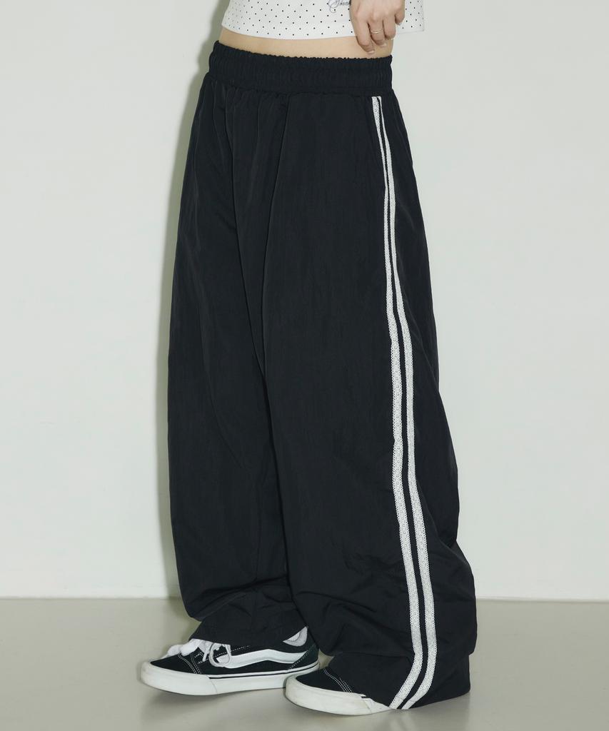 Seulliggeullou Lace Line Track Pants [Black]