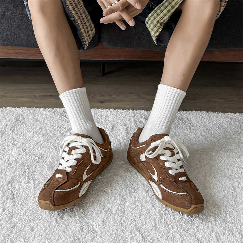 Scarpe da corsa americane retrò primavera ed estate nuove scarpe sportive per l'allenamento morale abbinamento di colori morbide e comode traspiranti scarpe da plancia