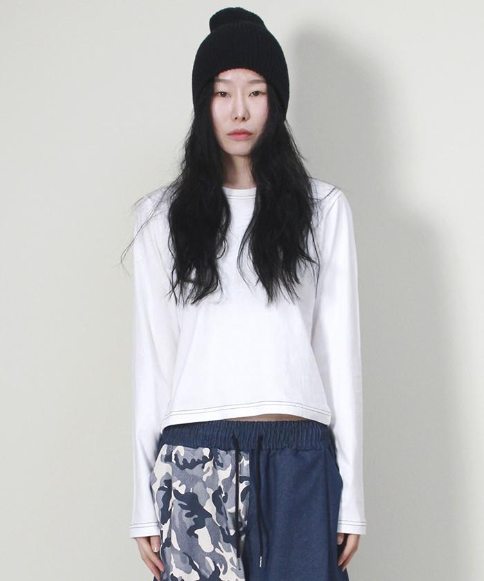Deumakeu Outstitch Contrast Semi-Crop Long Sleeve T-Shirt Ivory