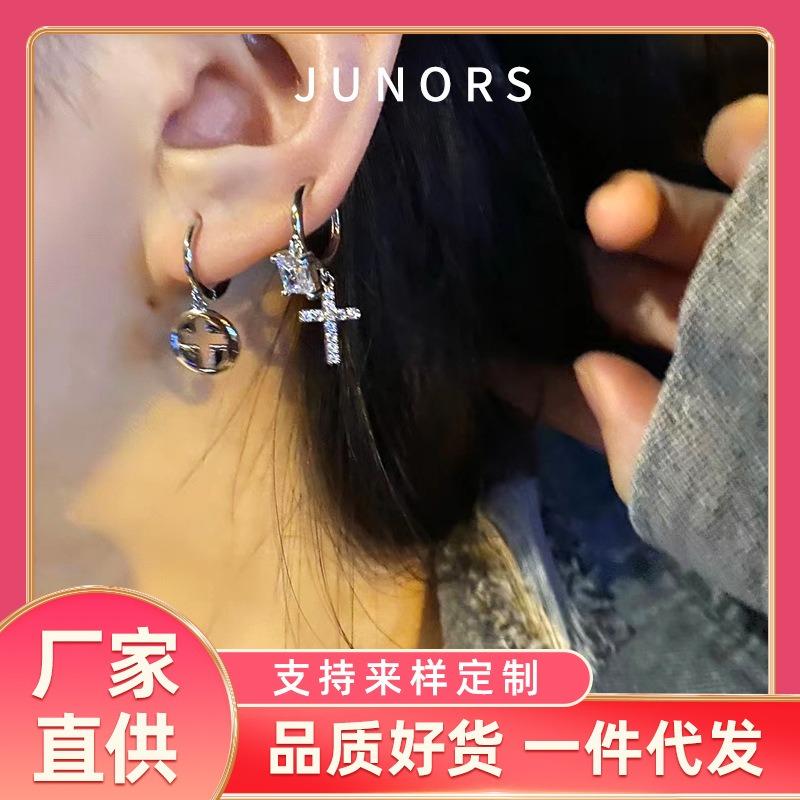 Guochao metal rhinestone cross ear buckle, street cool handsome earrings, stud earrings
