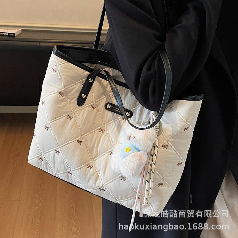 Canvas Bag Women's Large Capacity 2025 New Autumn and Winter Casual Versatile Shoulder Bag College Students Commuting Tote Bag
