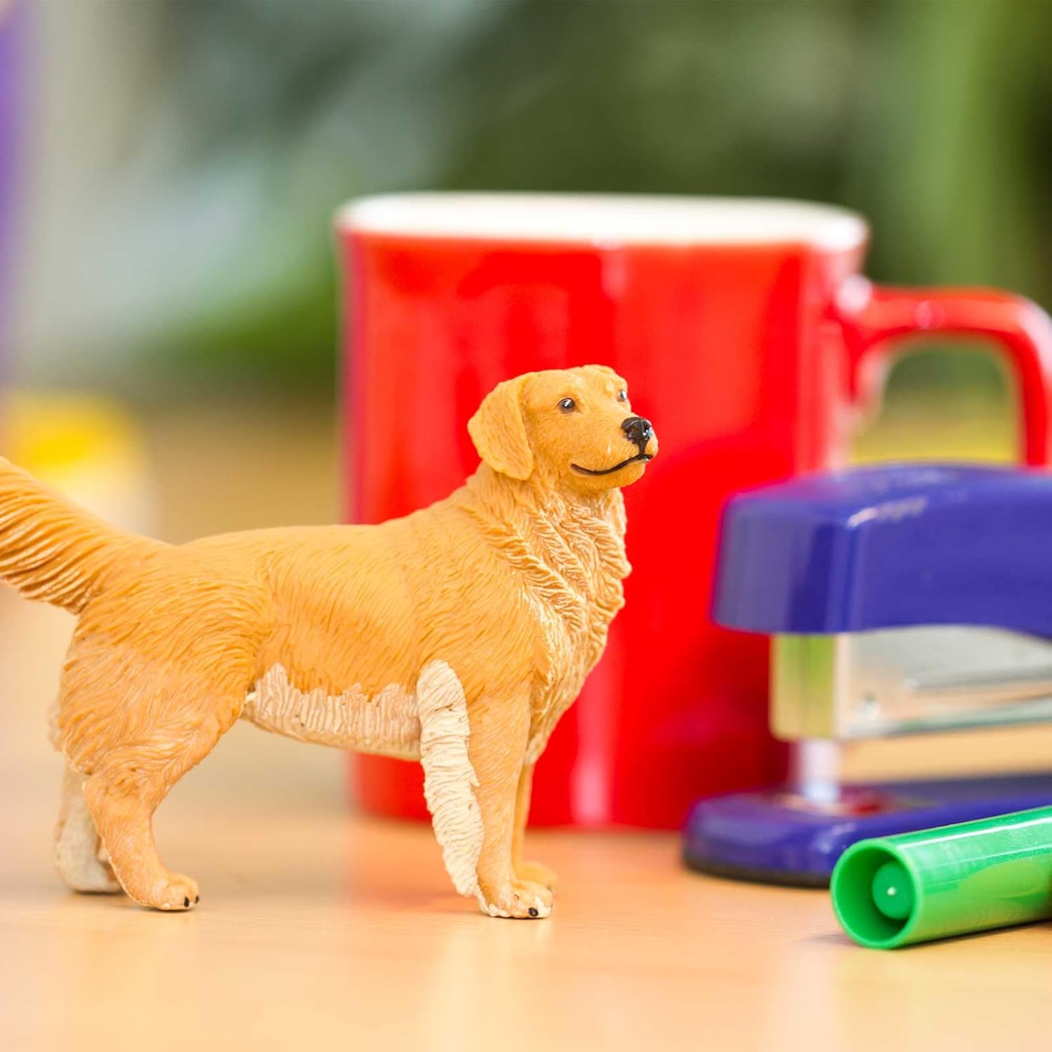 Safari Ltd. Golden Retriever Figurine - Detailed 4.5 Plastic Model Figure - Fun Educational Play Toy for Boys, Girls & Kids Ages 1+