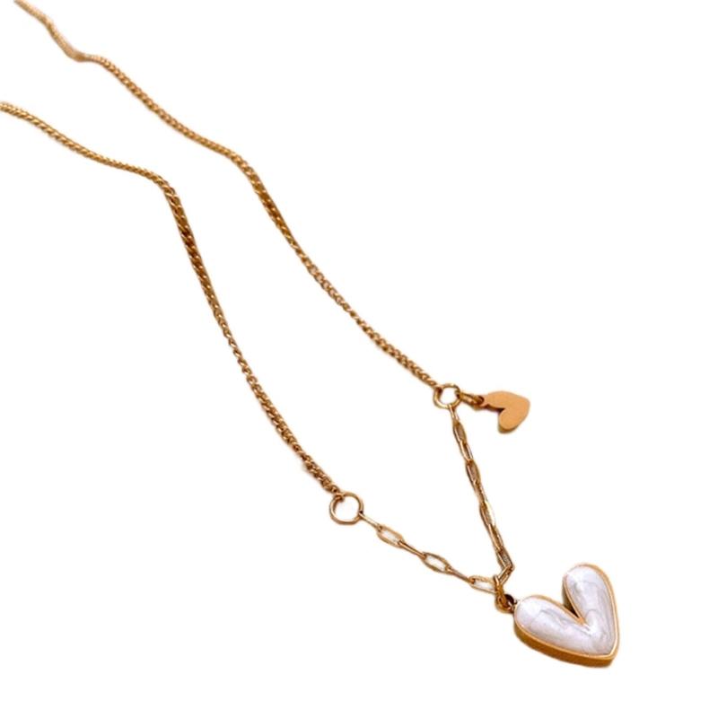 Modern Heart Pendant Necklace Elegant Collarbone Chain Small Heart Neck Jewelry Suitable for Fashion Enthusiasts Present