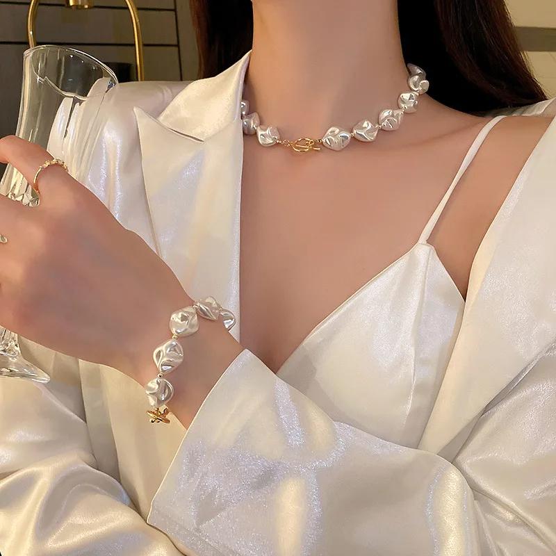Exaggerated Baroque Irregular Faux Pearl Choker Necklace With Golden Toggle Clasp Circle Pendant Jewelry For Women