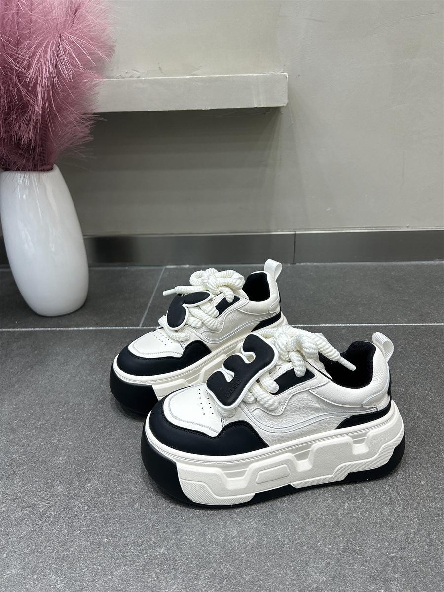 

Европейские кожаные маленькие белые туфли женские туфли на толстой подошве 2025 года весна и осень новые дышащие нескользящие повседневные туфли для хлеба 40 белый