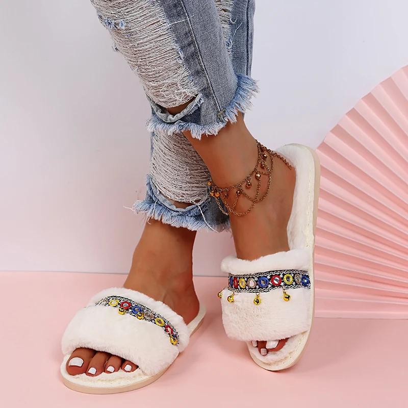 Modische stilvolle Stickerei Dekor Pantoletten für Damen Flauschige weiche Sohle Flache Hausschuhe Frau Indoor Rutschfest Gewichtleicht Sandalen Weiblich