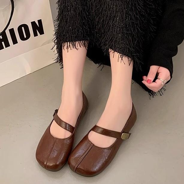 2025 new late evening wind small single shoes women's spring flat bottom with skirt Mary Jane shoes soft sole French beanie shoes