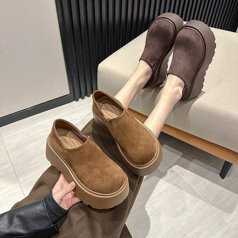 The new female model grows taller in spring, the small lazy is non-slip, one pedal is thick-soled, and two single shoes are worn.