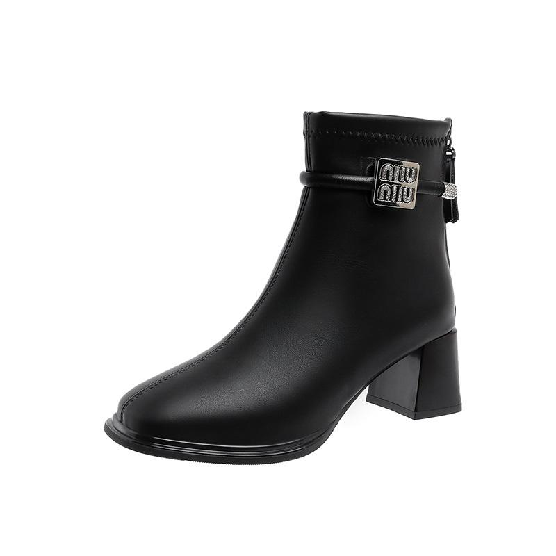 

Trendy temperament short boots women s autumn and winter new velvet thick heel square head metal buckle Martin boots outer size shoes 39 чорний