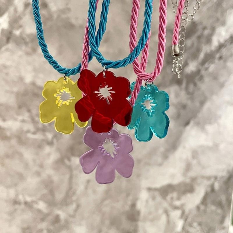 Colorful Acrylic Flower Pendant Necklace Vintage Harajuku Style Neckchain Adjustable Length Clavicle Chain for Women
