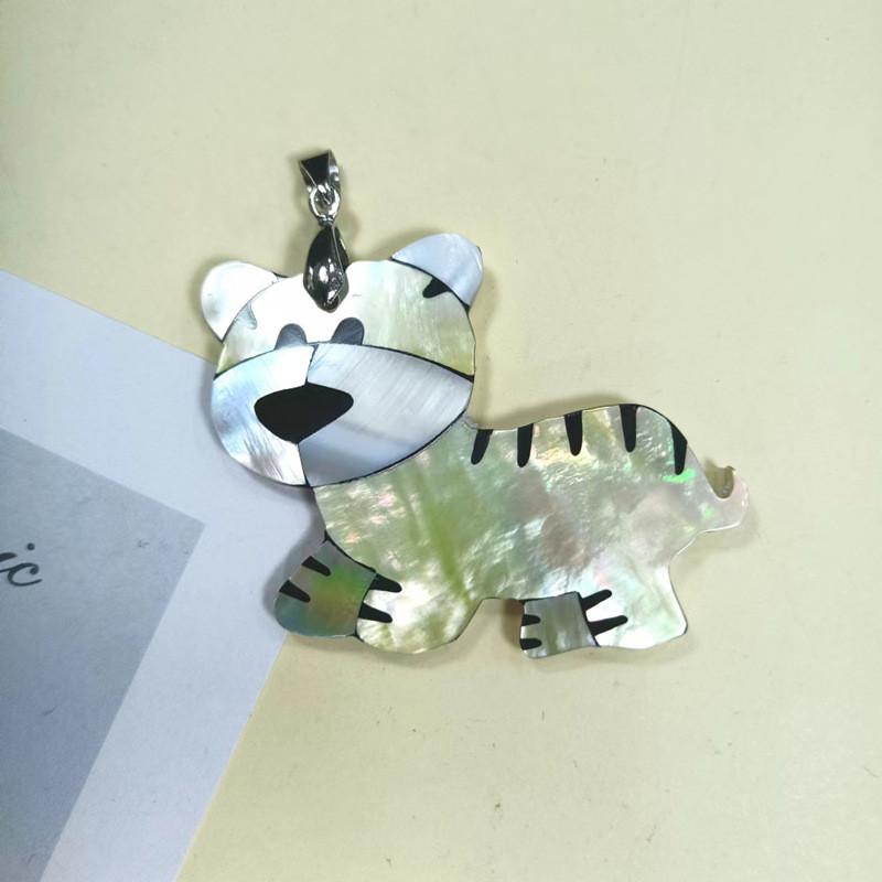 Animal Zodiac Shell Pendant Necklace With Polished Craft For Vintage Jewelry Enthusiasts