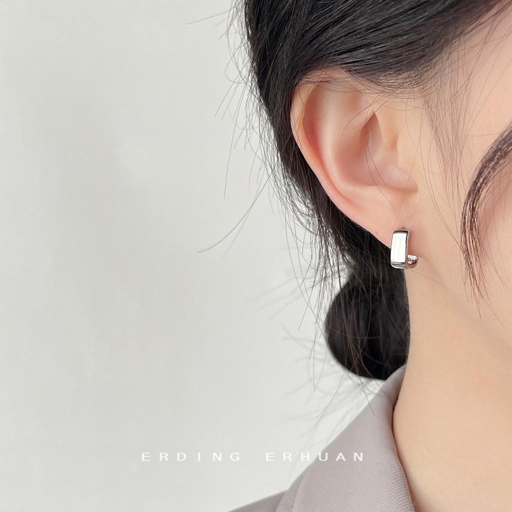 Commuter Platinum Plated Small Ear Buckle Glossy Plain Ring Versatile Geometric Square Ear Jewelry