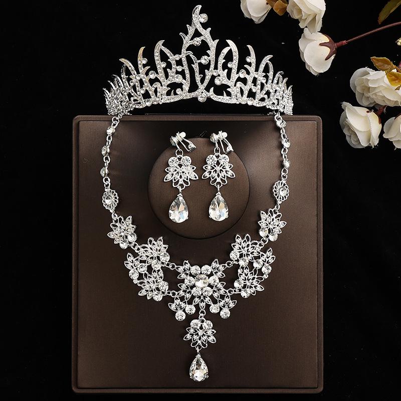 Ensemble Nuptial Féerique: Couronne, Collier & Boucles d'oreilles – Parfait pour un Mariage ou un Anniversaire